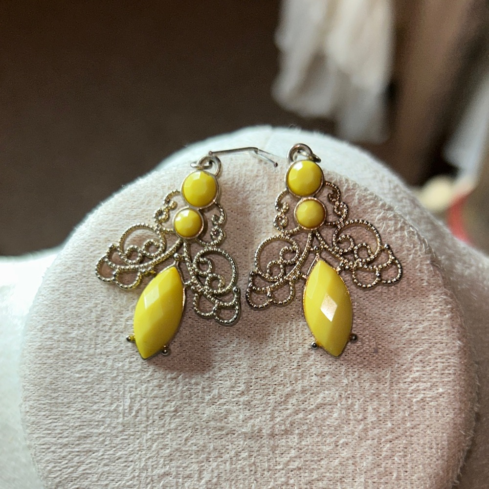 Vintage Chic Yellow Filigree Earrings Shaped in Bumblebee 🐝 shape